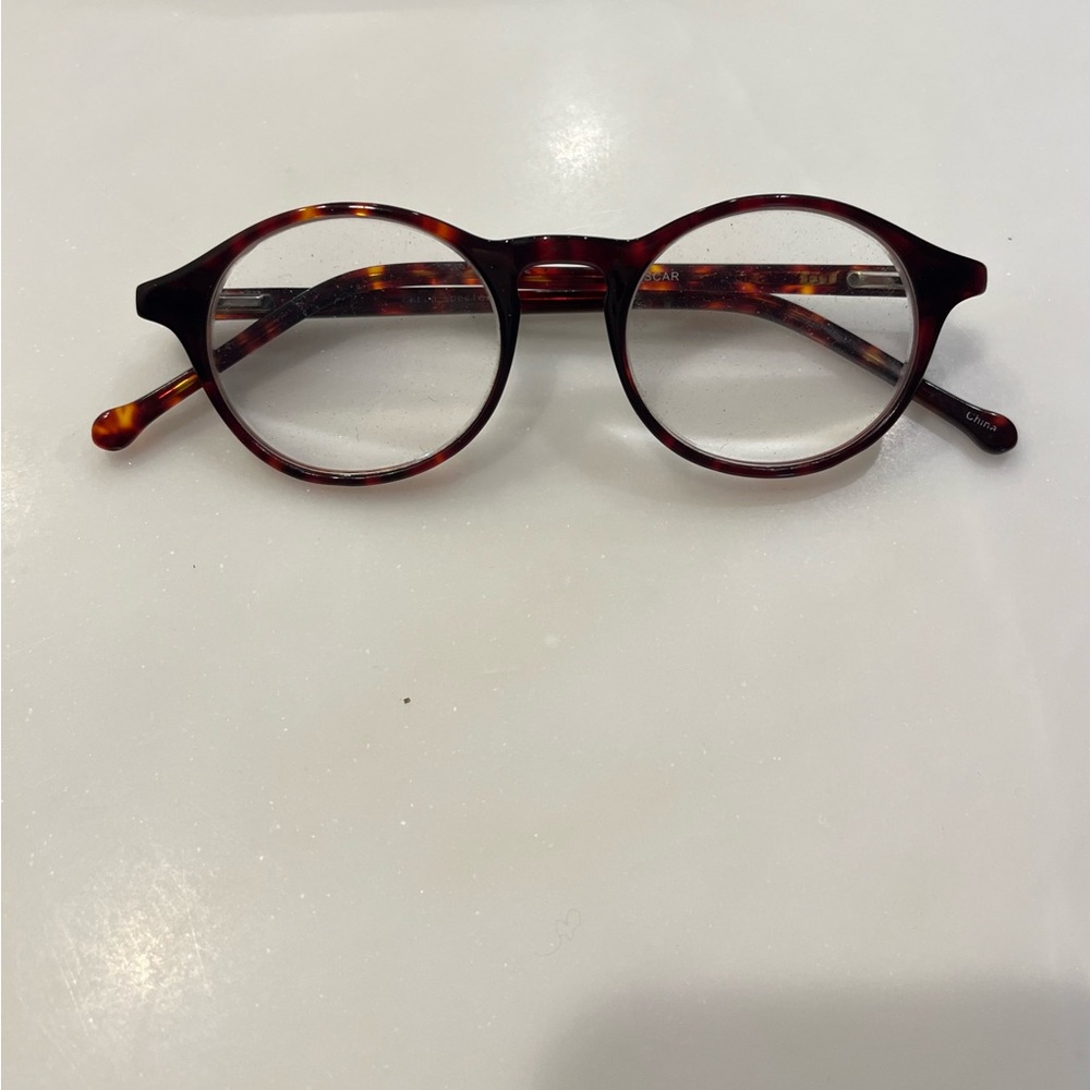(Prescription) glasses from reading glasses.com. Tortoise frames in Oscar style.